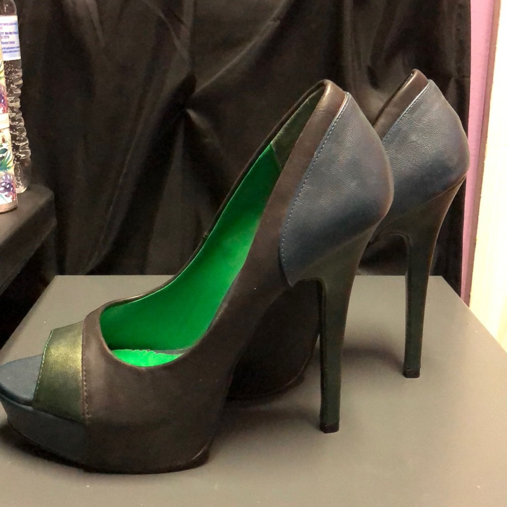 Pumps - Picture 3 of 4